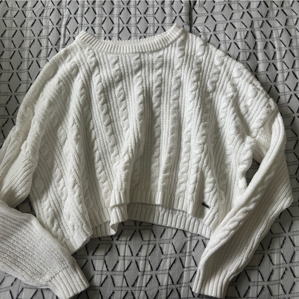 Hollister Cropped Cream Sweater
